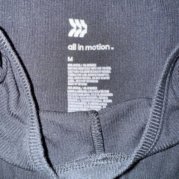 🎅🏼5/$10 Black Sleeveless Twist Front Top - Picture 2 of 3